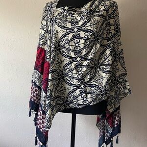 nwot Women’s no name poncho lightweight p1